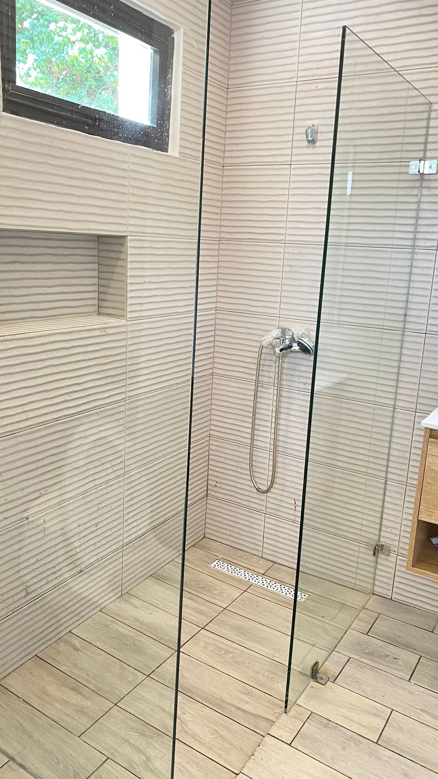 Two Unfurnished Apartments for Long-Term Rent – Comfortable Living Near the Beach