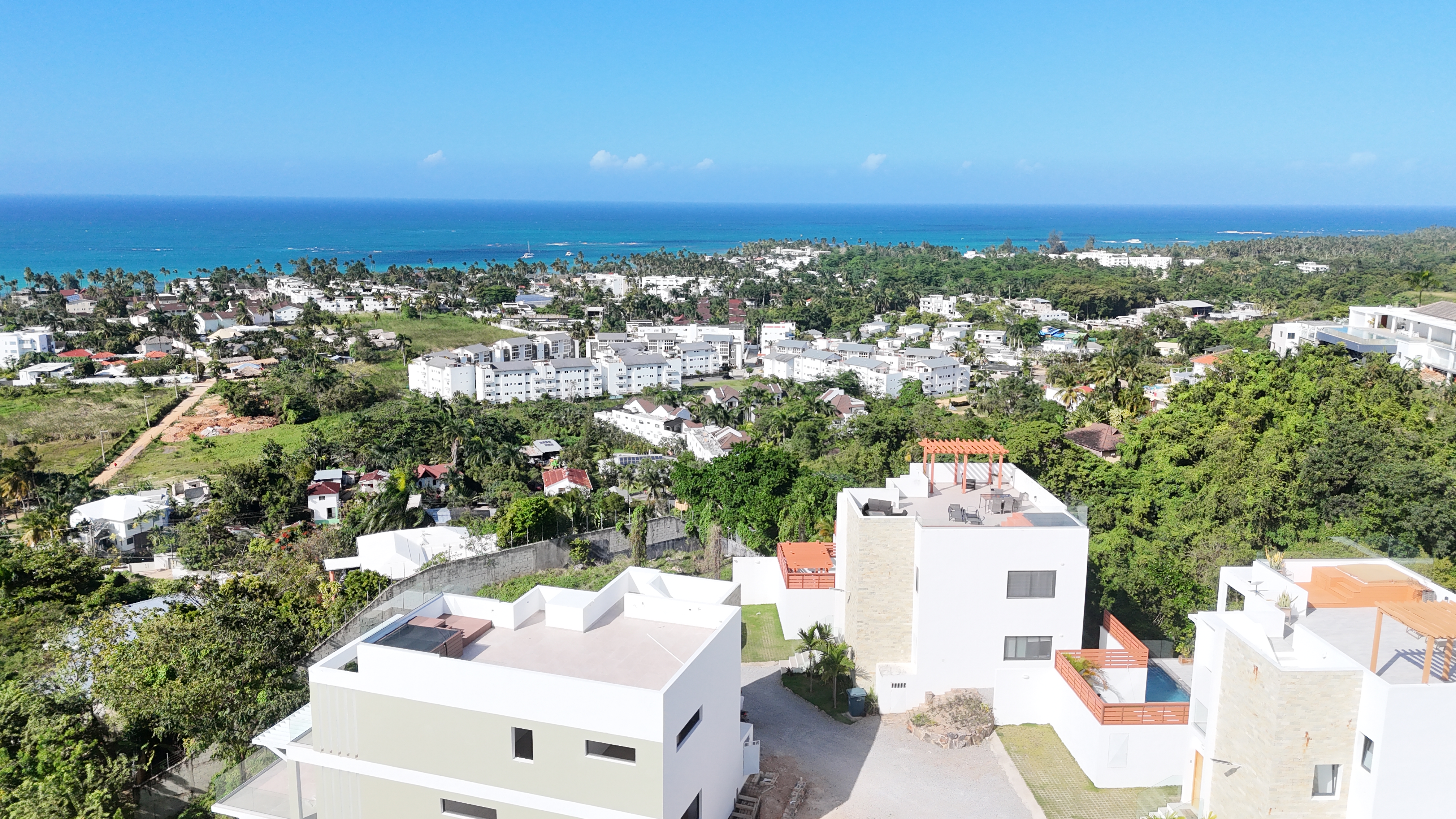 Exclusive residential project of 11 luxury villas in Las Terrenas, located on top of a hill just 600 meters from the beach and the town center.