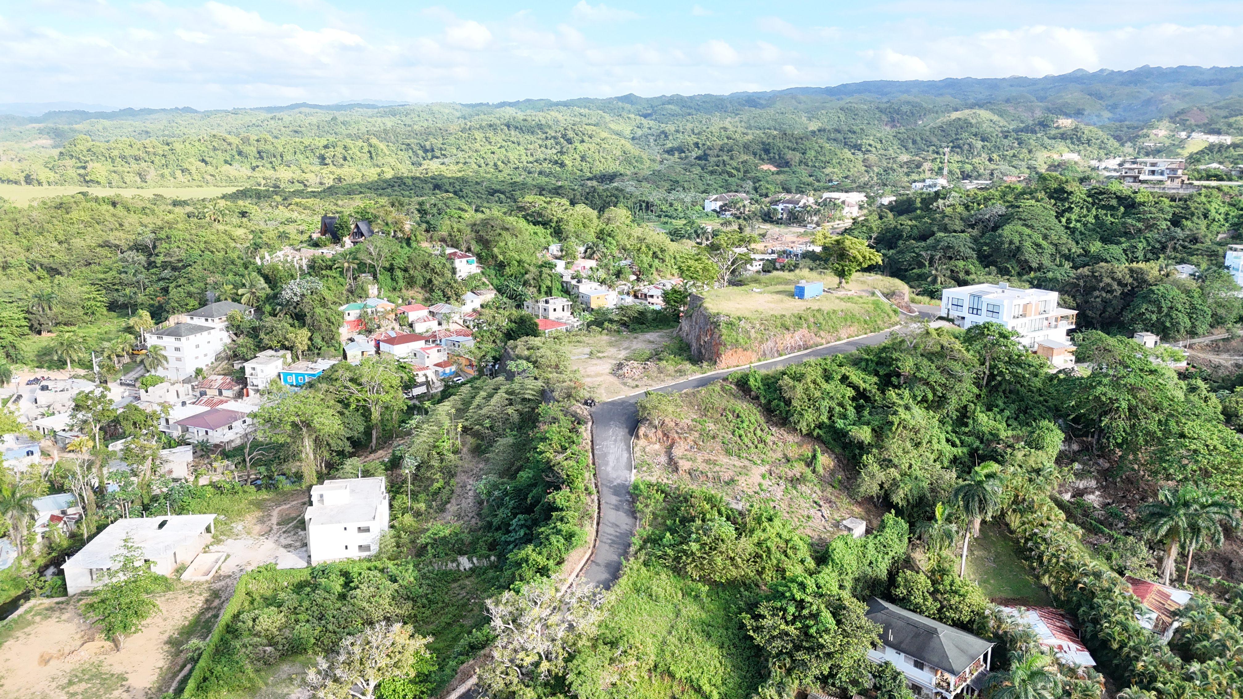 306 m² Ocean-view lot located in a fast-growing area.