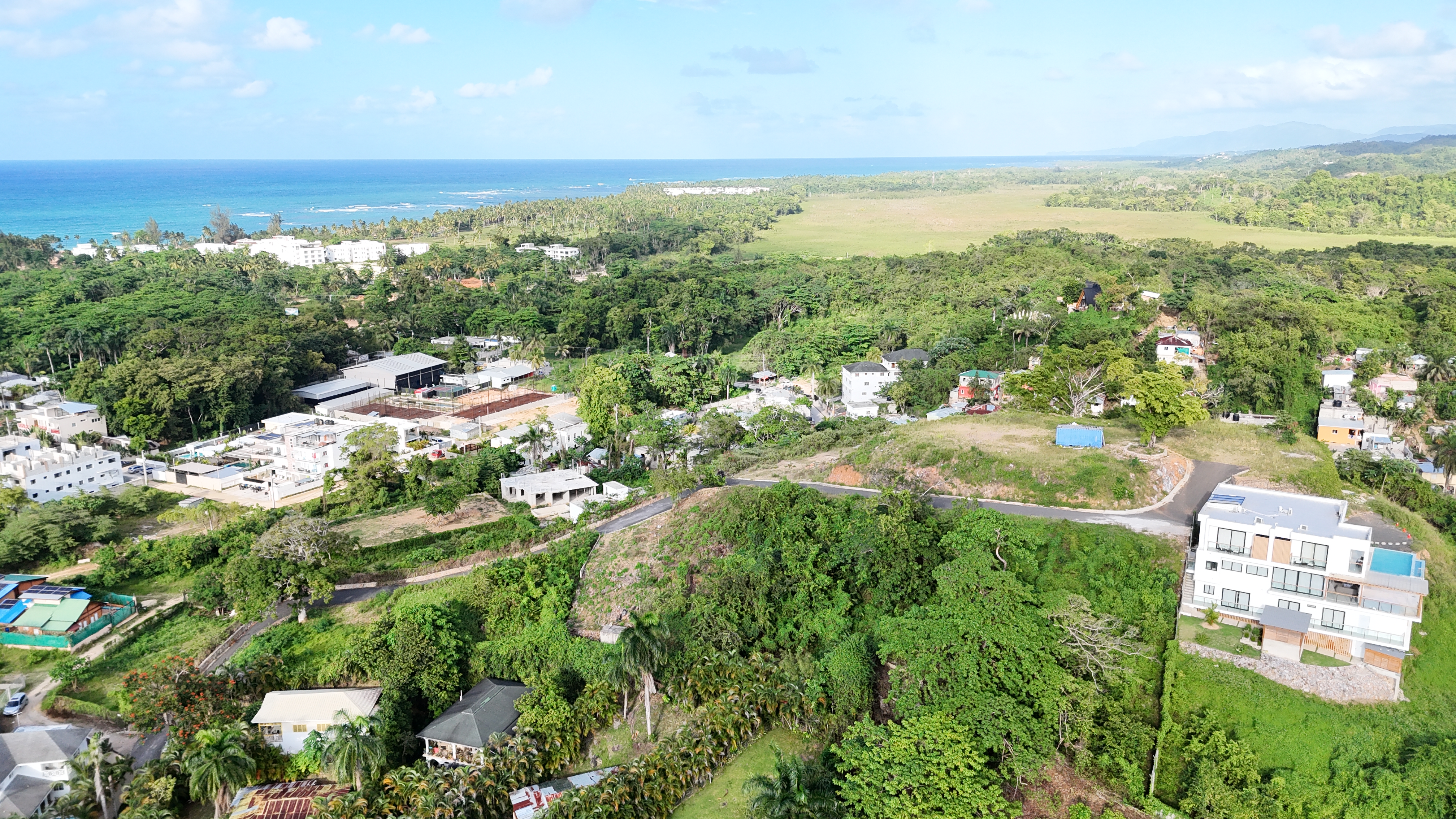 306 m² Ocean-view lot located in a fast-growing area.