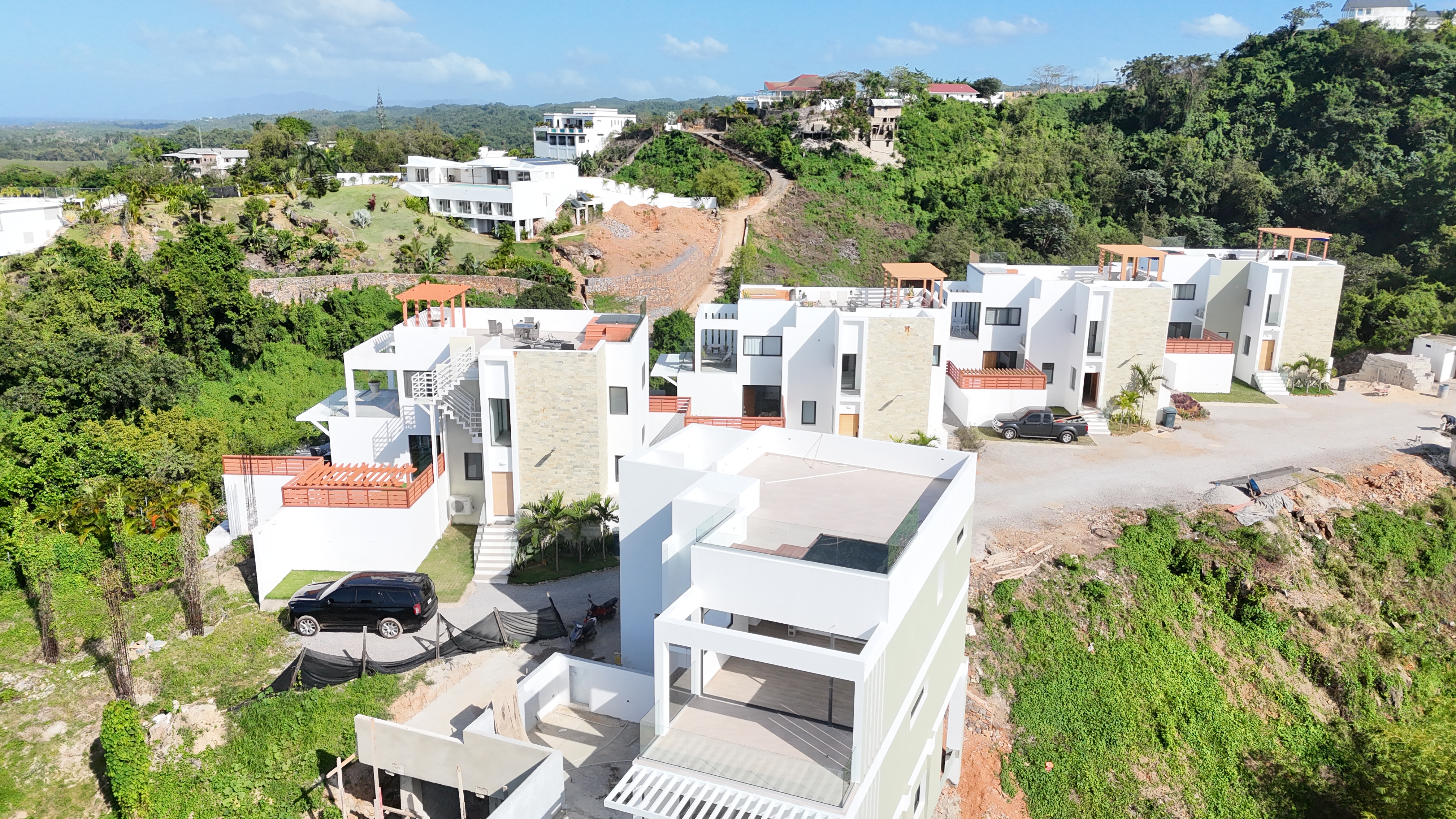 Exclusive residential project of 11 luxury villas in Las Terrenas, located on top of a hill just 600 meters from the beach and the town center.