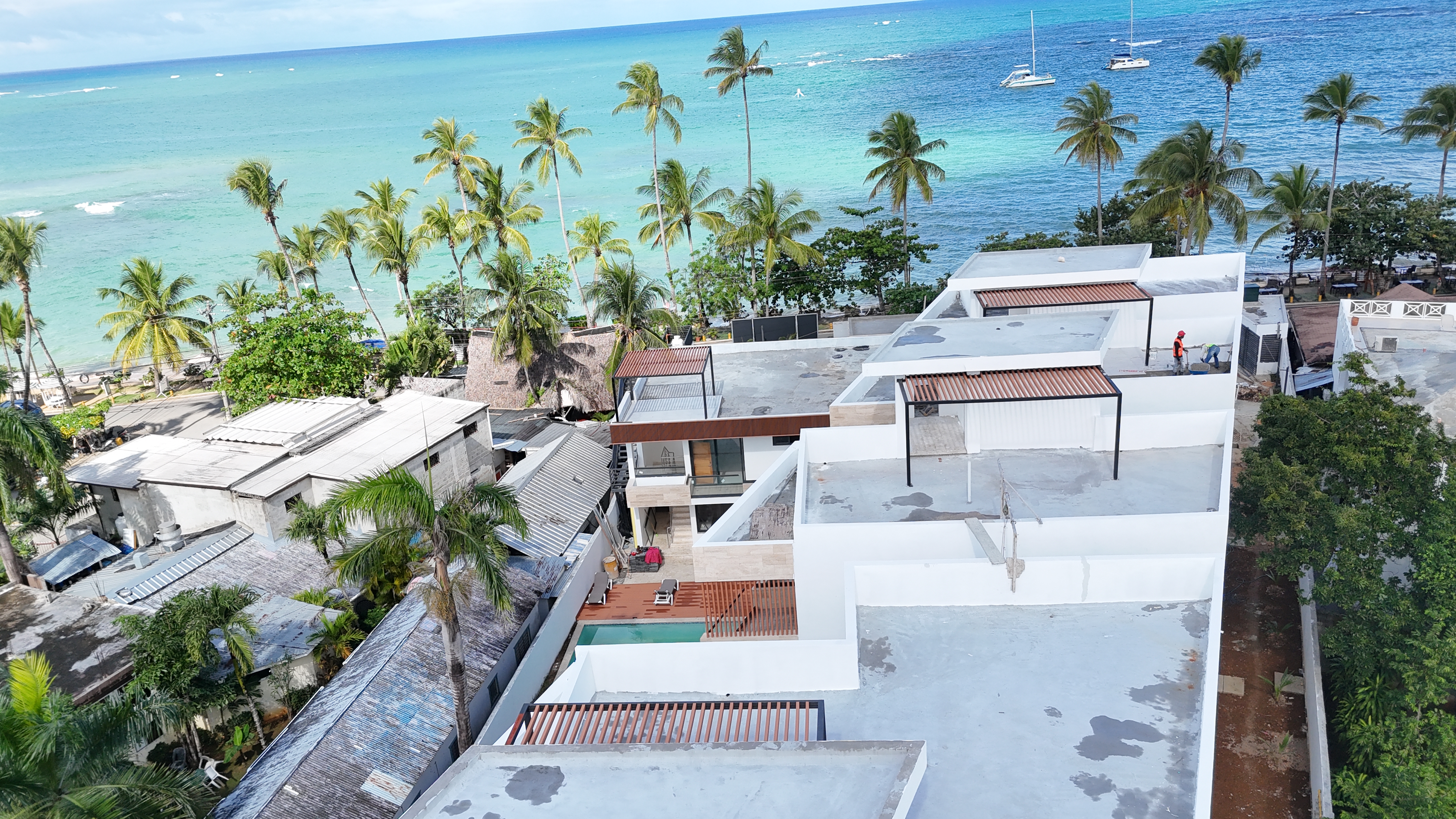 Beachfront Penthouse — Private Rooftop Living