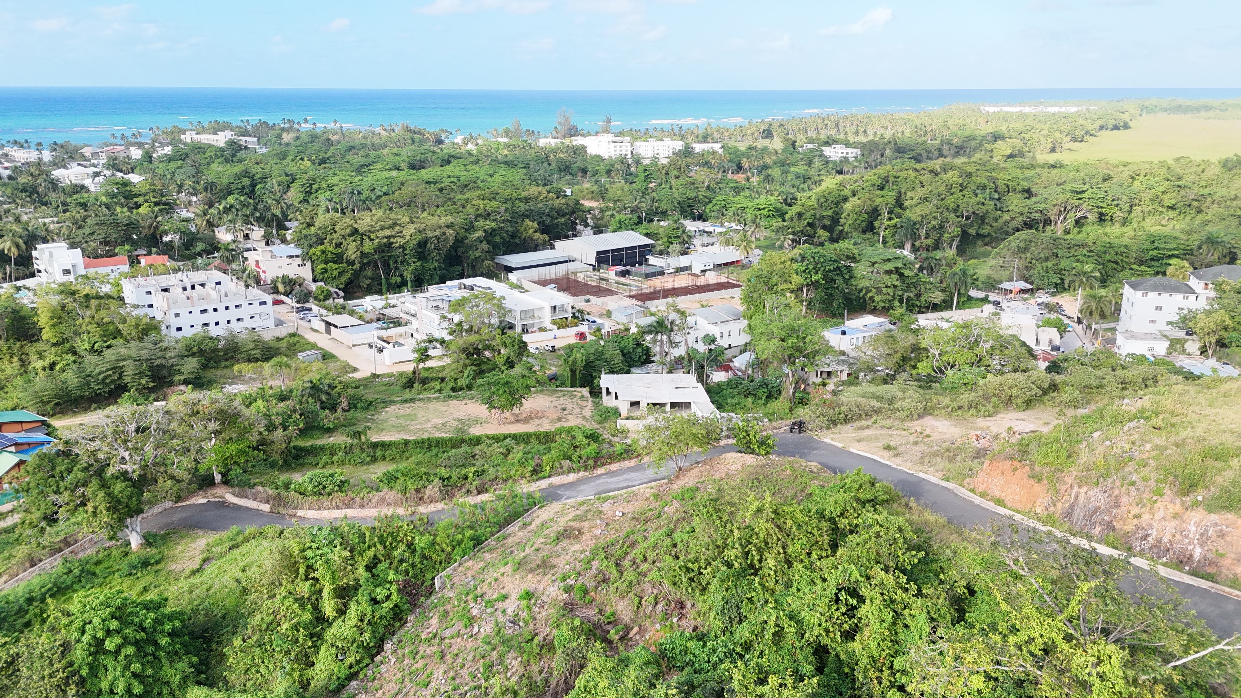 306 m² Ocean-view lot located in a fast-growing area.