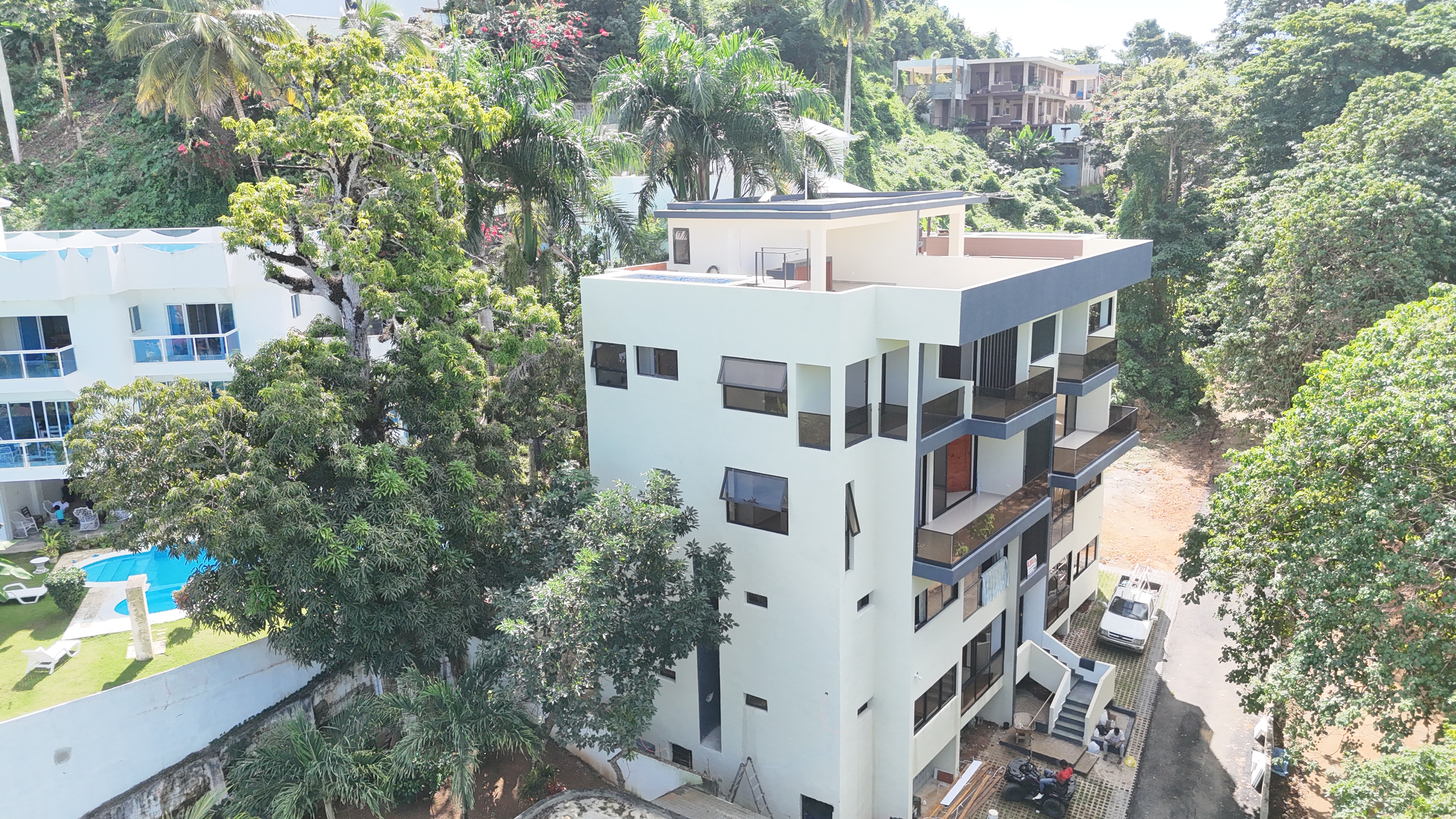 Two Unfurnished Apartments for Long-Term Rent – Comfortable Living Near the Beach