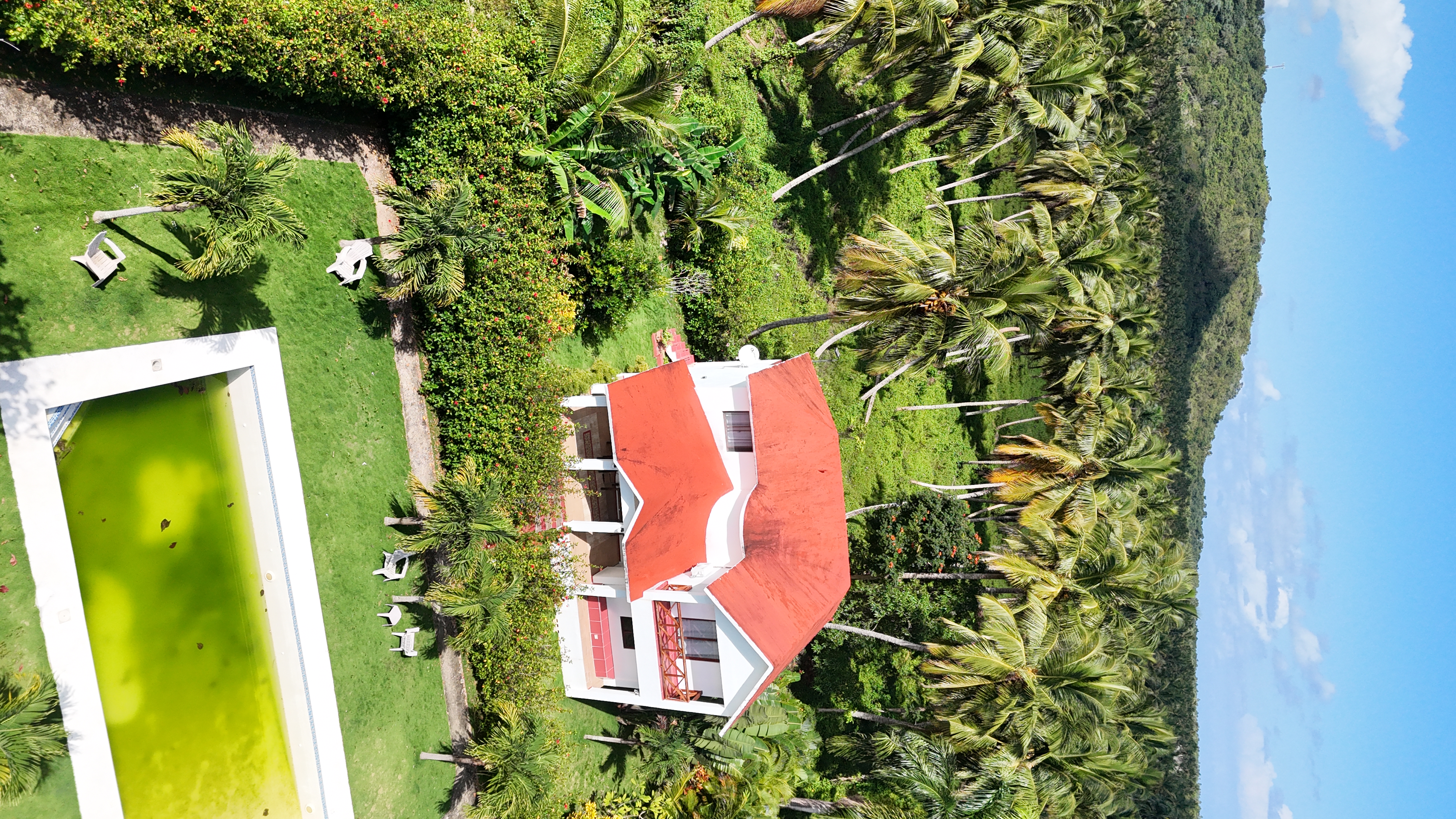 Two-Level House with Large Pool Just 340 Meters from El Limón Beach