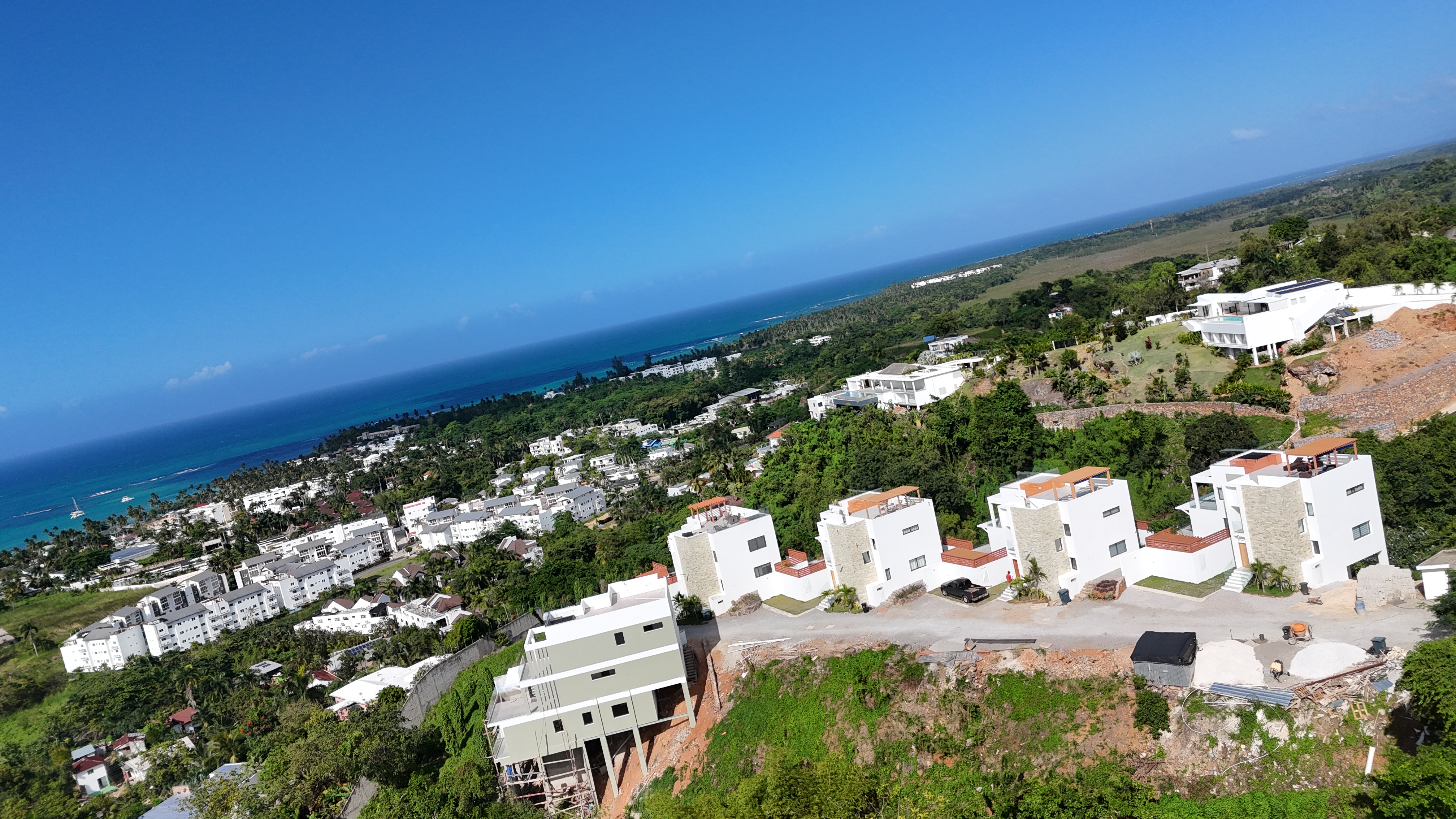 Exclusive residential project of 11 luxury villas in Las Terrenas, located on top of a hill just 600 meters from the beach and the town center.