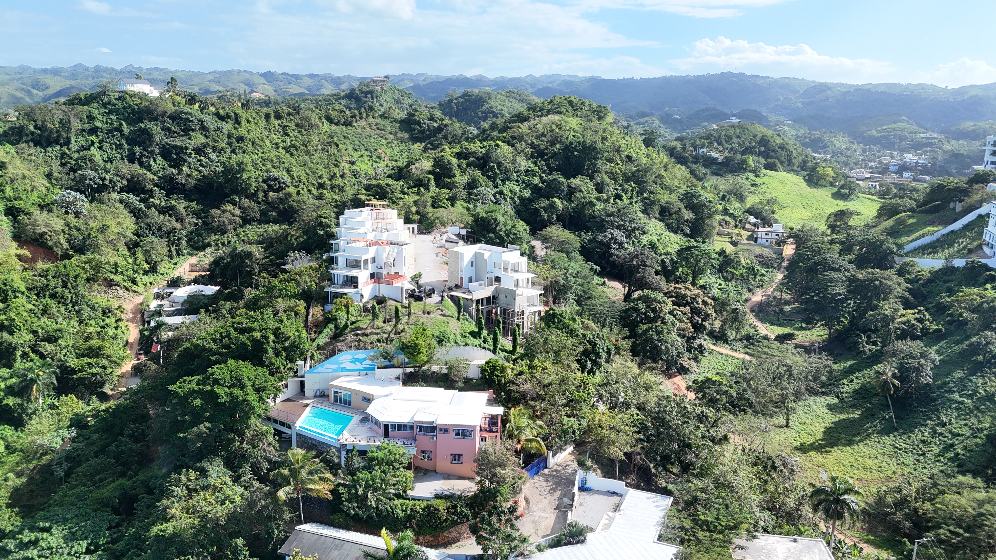 Exclusive residential project of 11 luxury villas in Las Terrenas, located on top of a hill just 600 meters from the beach and the town center.