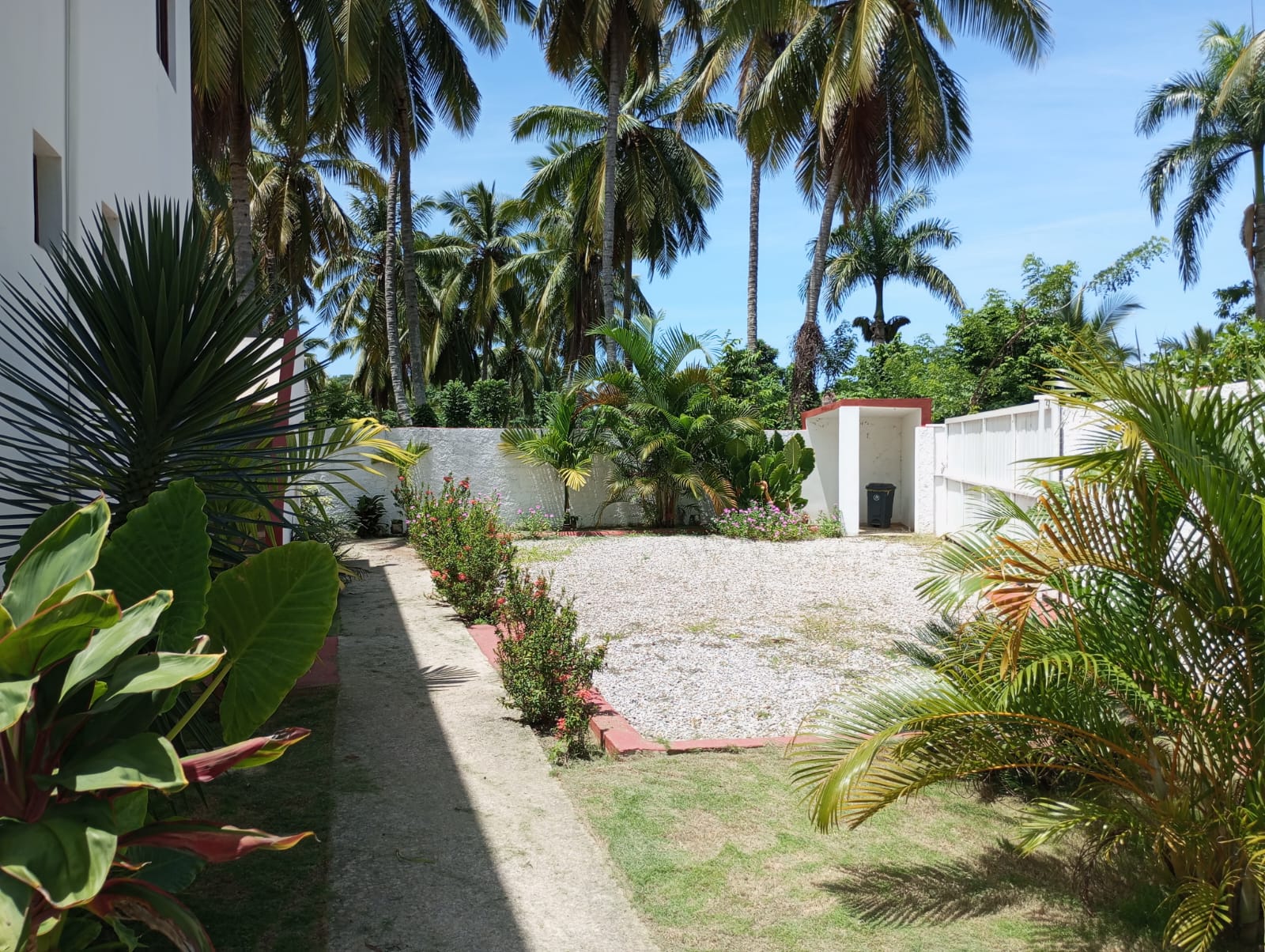 House Just 2 Minutes from the Beach – Two Independent Apartments