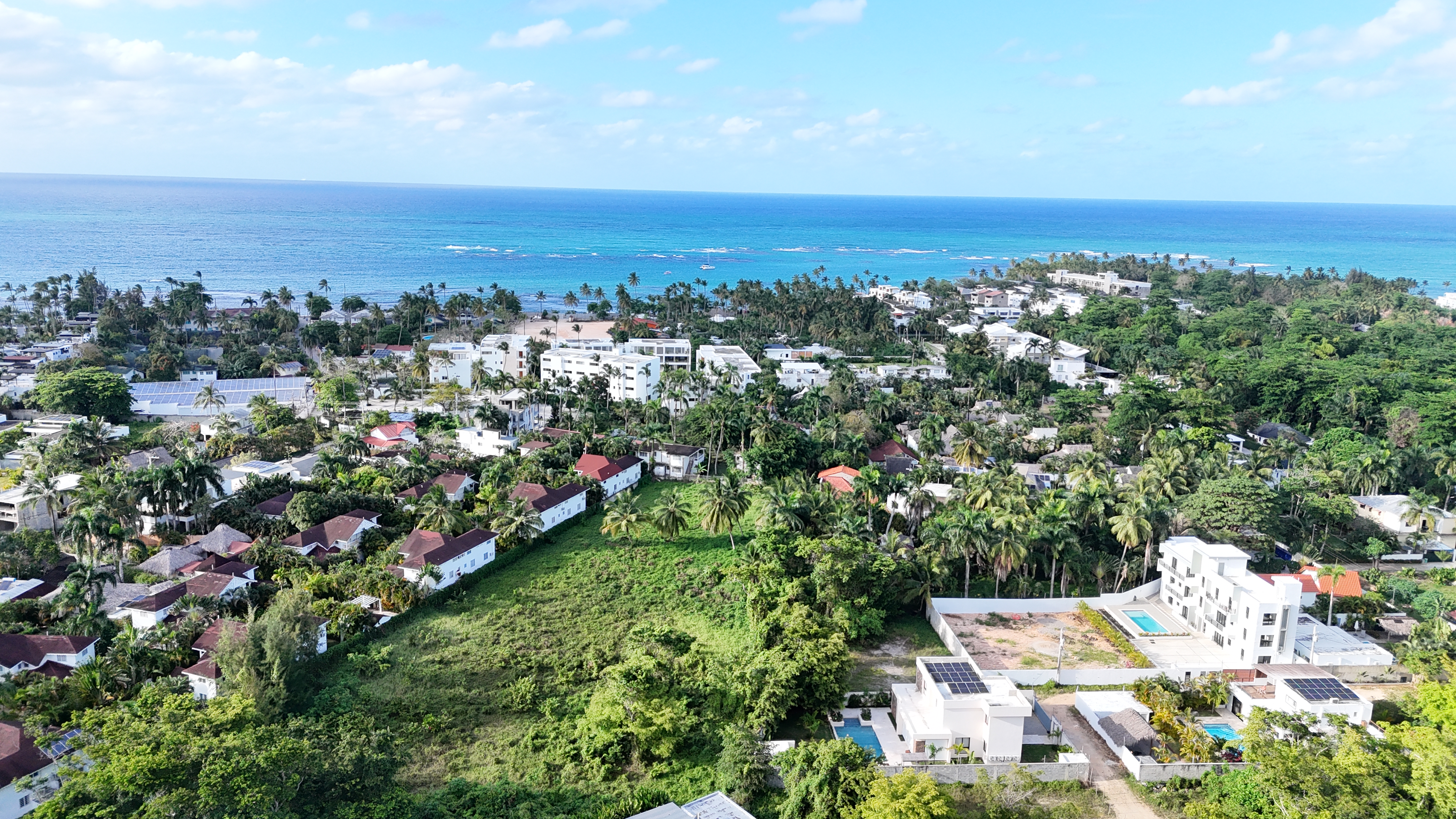 306 m² Ocean-view lot located in a fast-growing area.