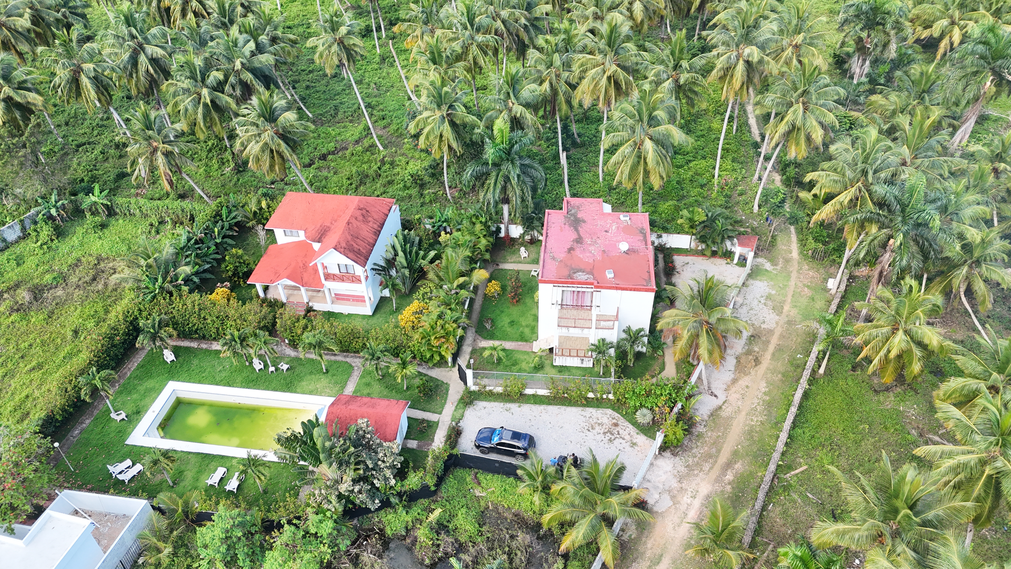 Two-Level House with Large Pool Just 340 Meters from El Limón Beach