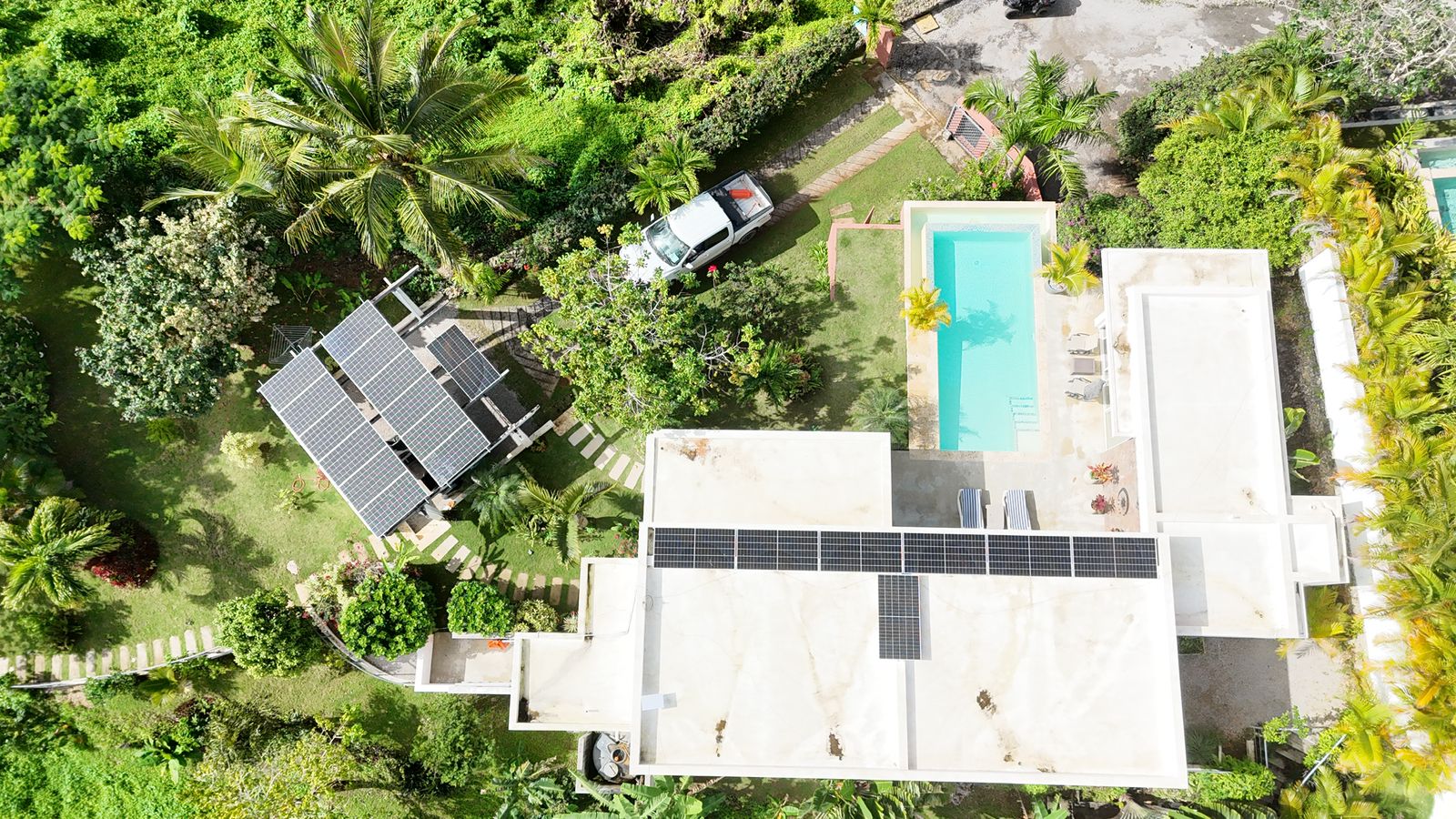 The ocean in front, silence all around.