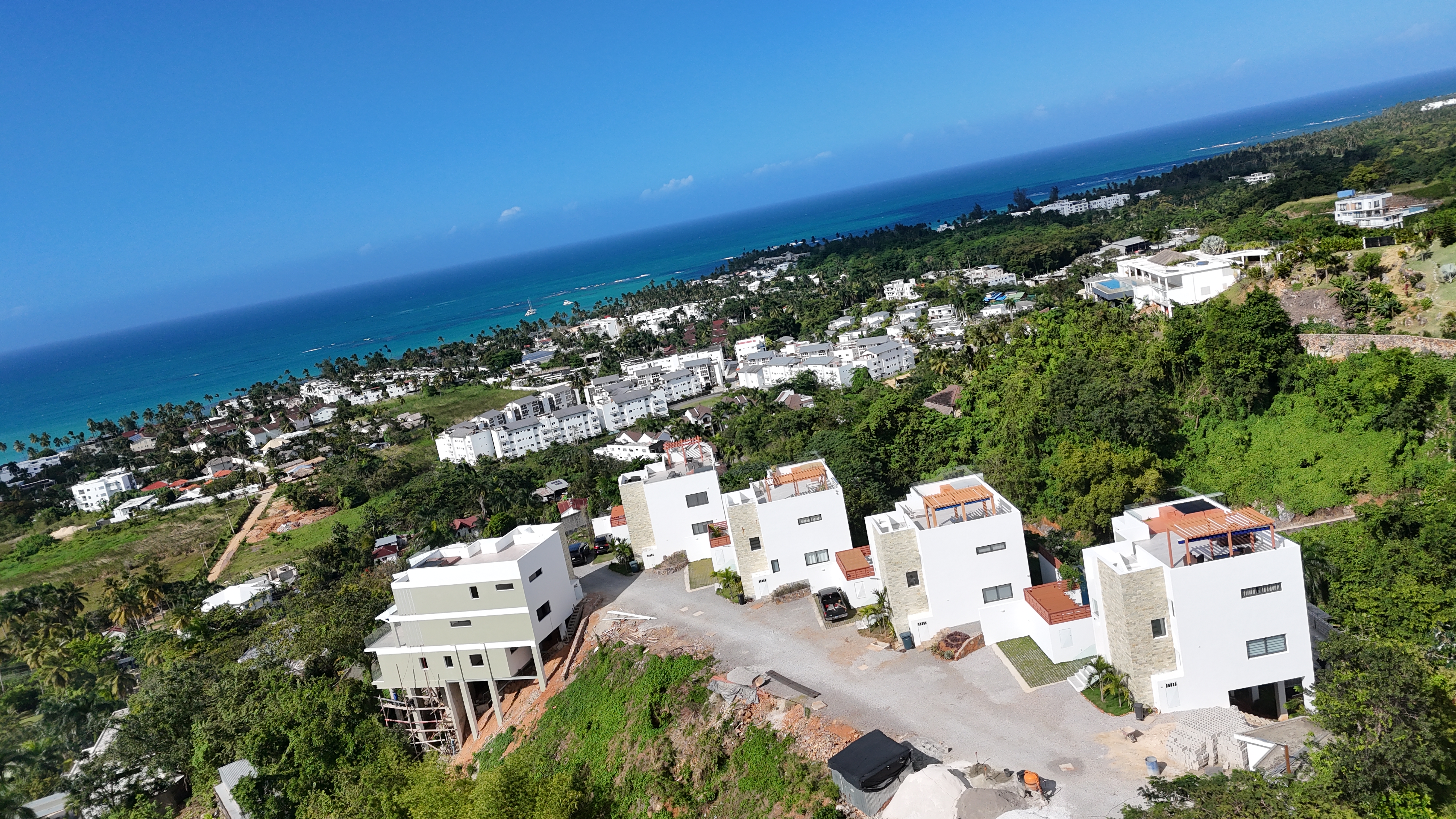 Exclusive residential project of 11 luxury villas in Las Terrenas, located on top of a hill just 600 meters from the beach and the town center.