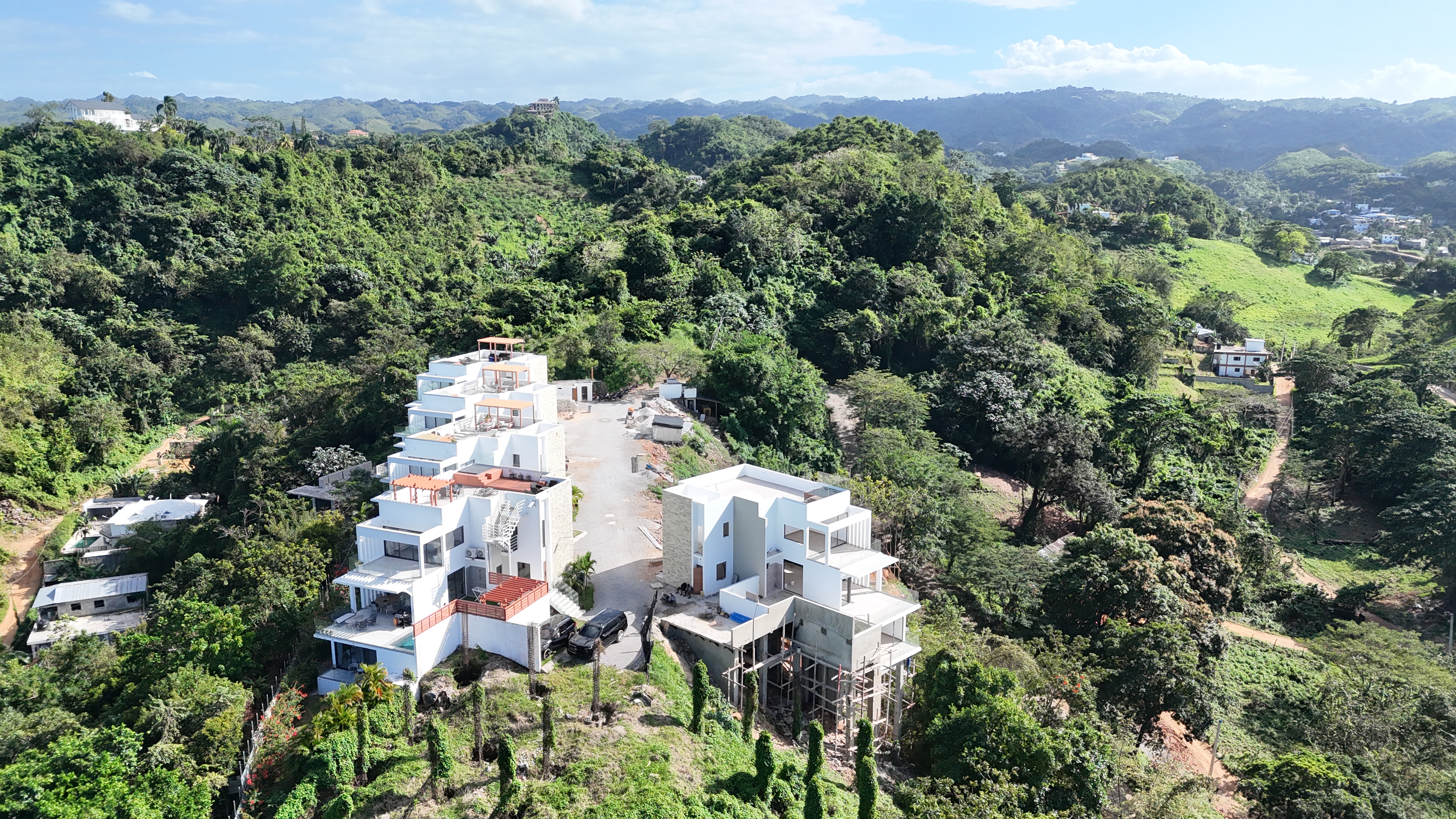 Exclusive residential project of 11 luxury villas in Las Terrenas, located on top of a hill just 600 meters from the beach and the town center.