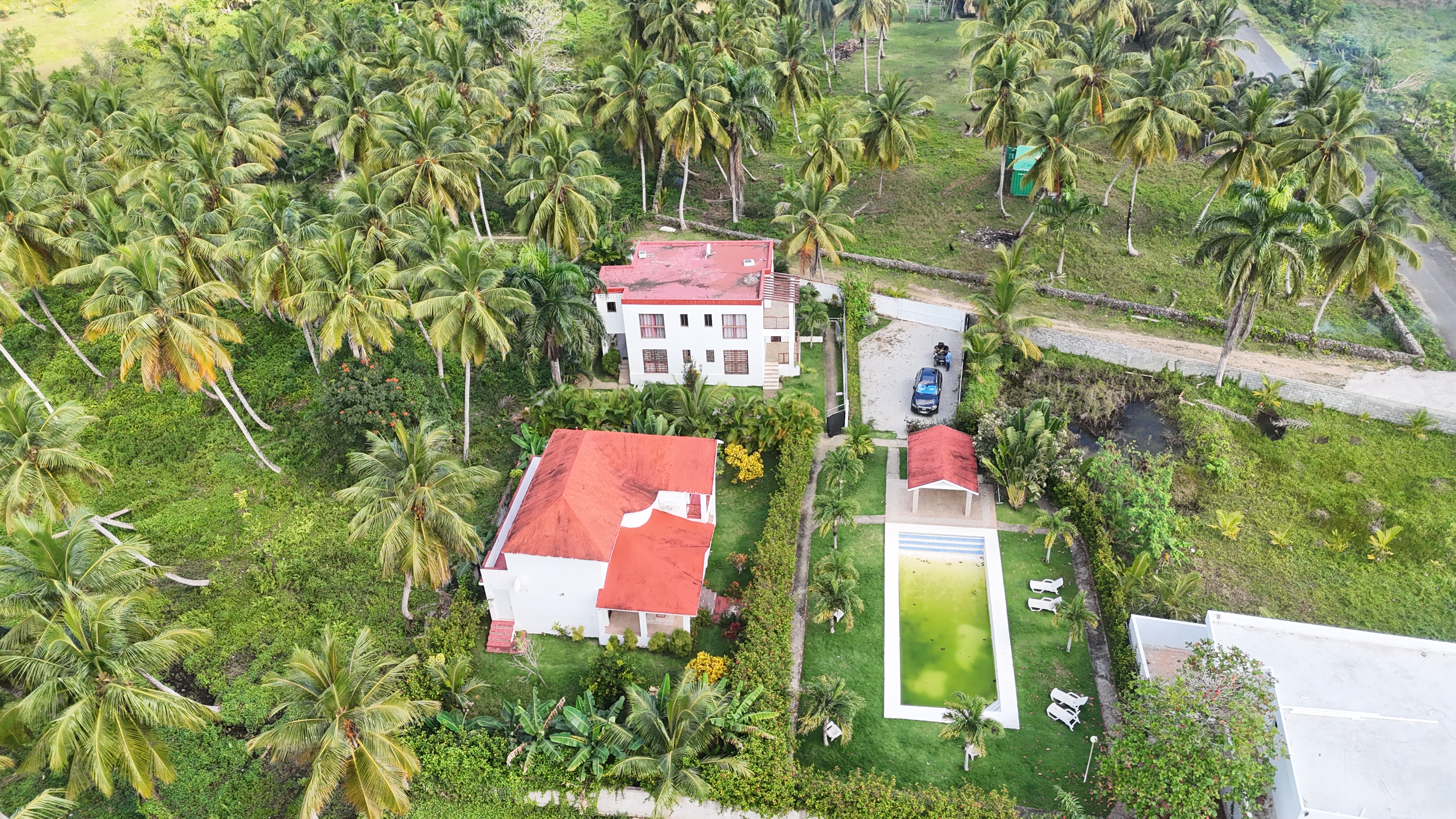 Two-Level House with Large Pool Just 340 Meters from El Limón Beach