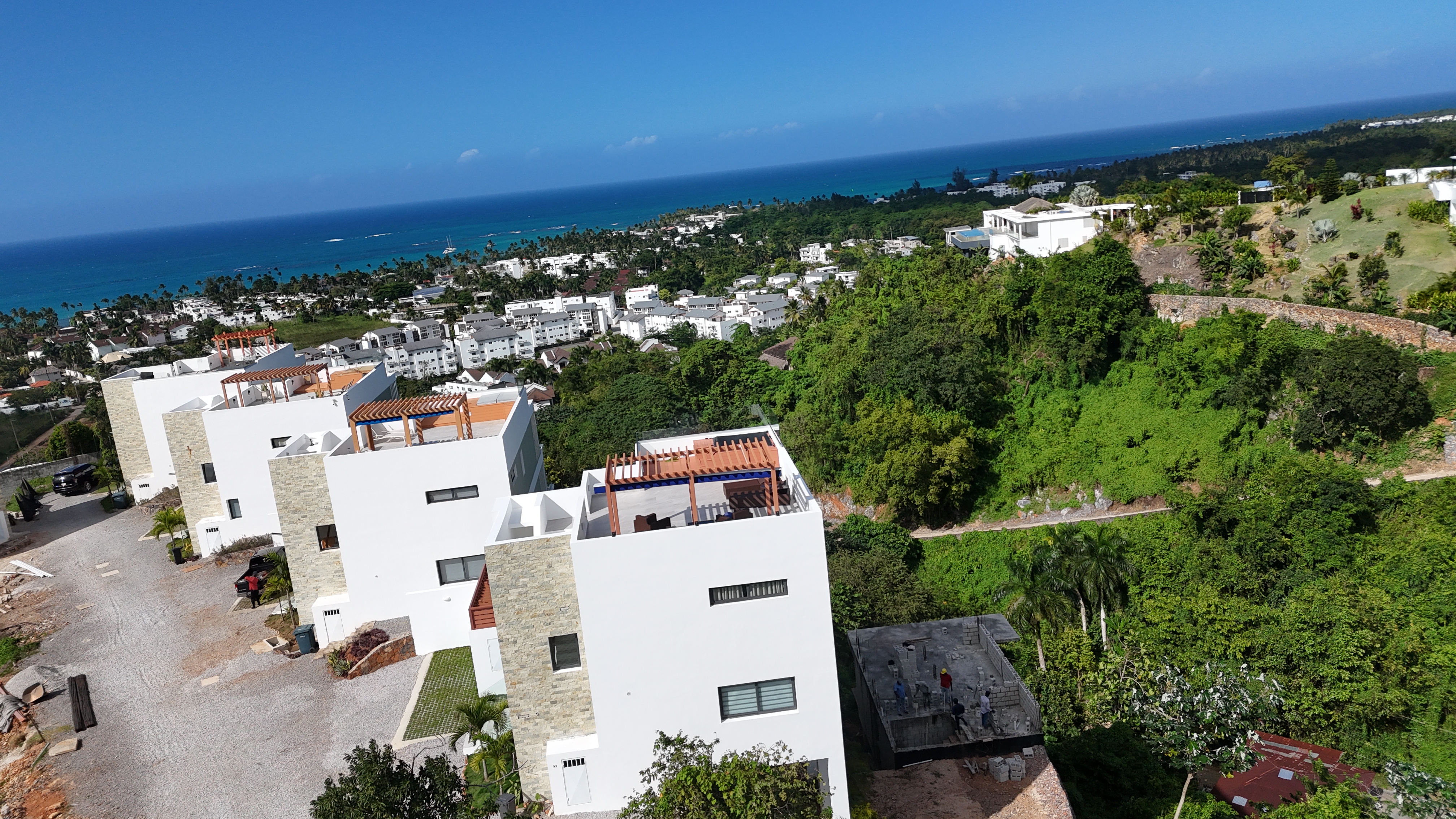 Exclusive residential project of 11 luxury villas in Las Terrenas, located on top of a hill just 600 meters from the beach and the town center.