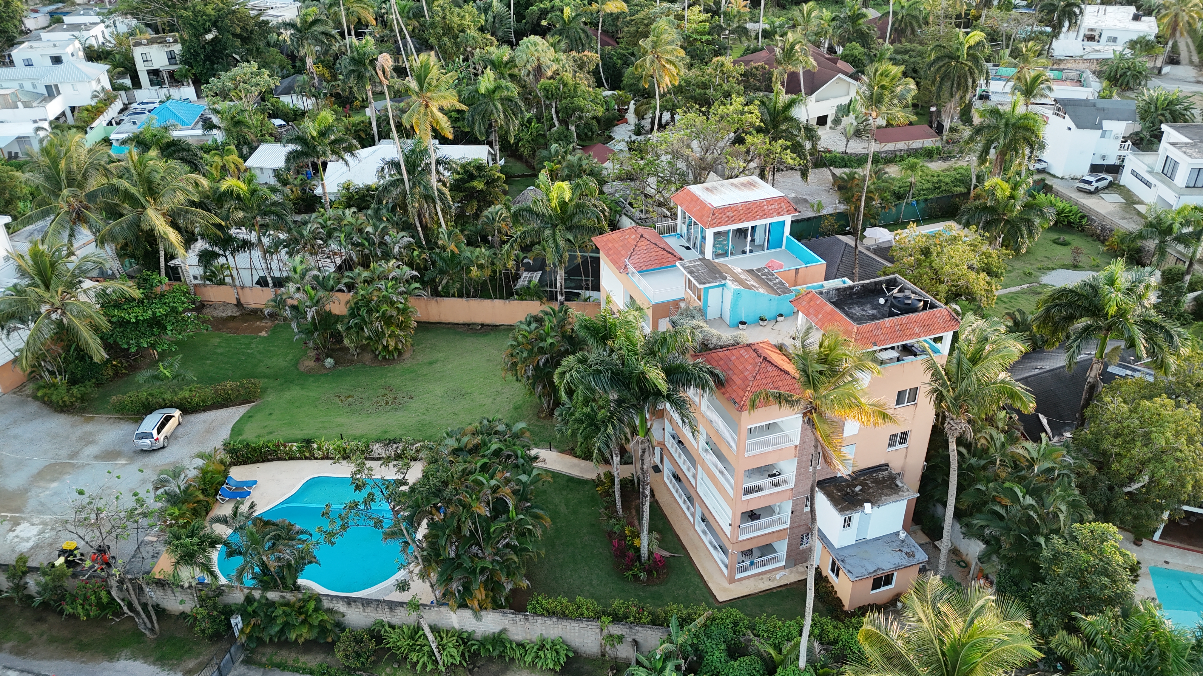 Comfortable Two-Level Home with Pool — Walking Distance to the Beach