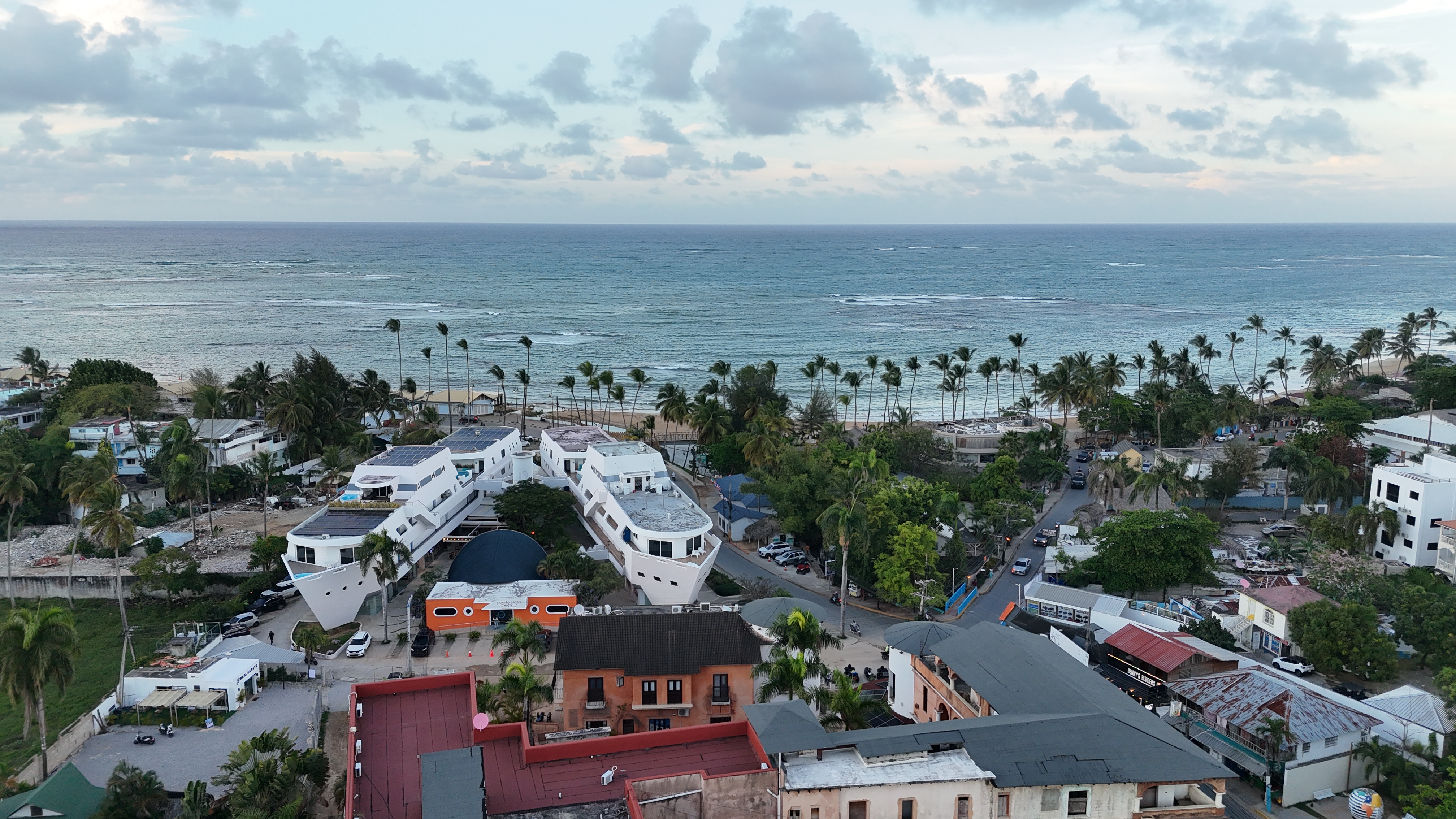 Comfortable Two-Level Home with Pool — Walking Distance to the Beach