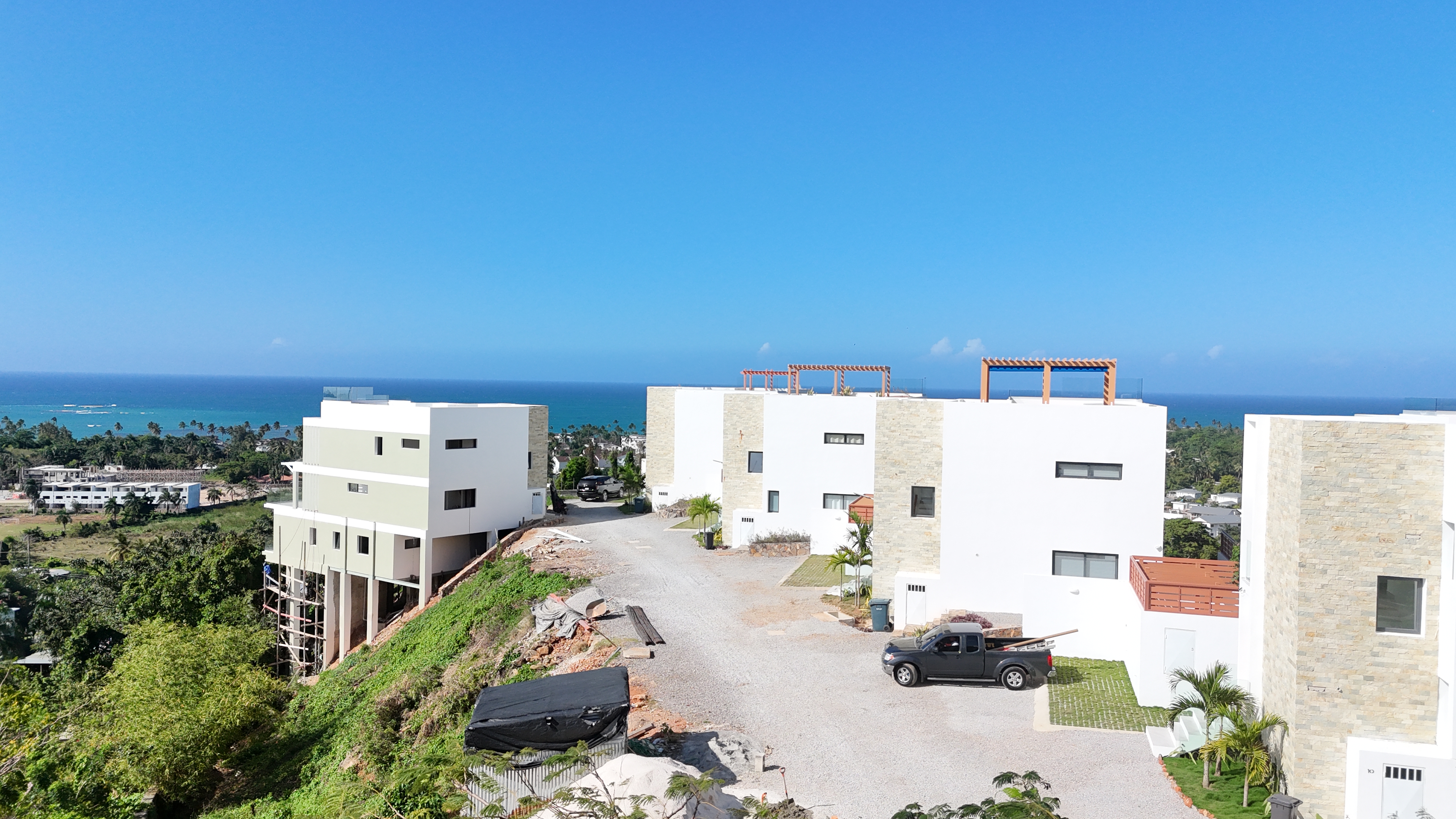 Exclusive residential project of 11 luxury villas in Las Terrenas, located on top of a hill just 600 meters from the beach and the town center.