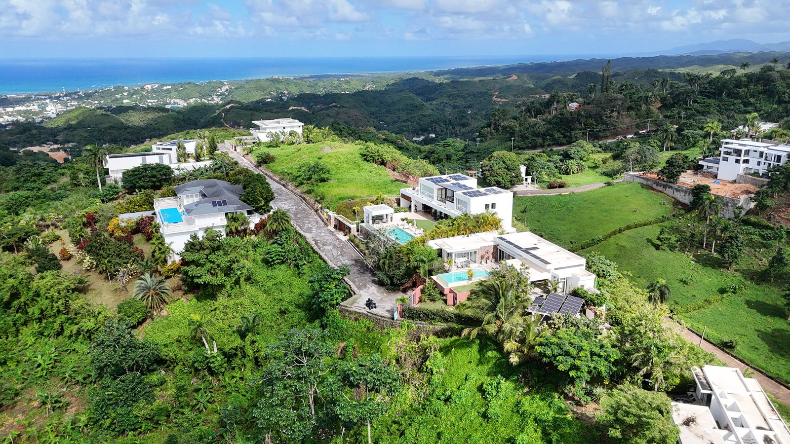 The ocean in front, silence all around.