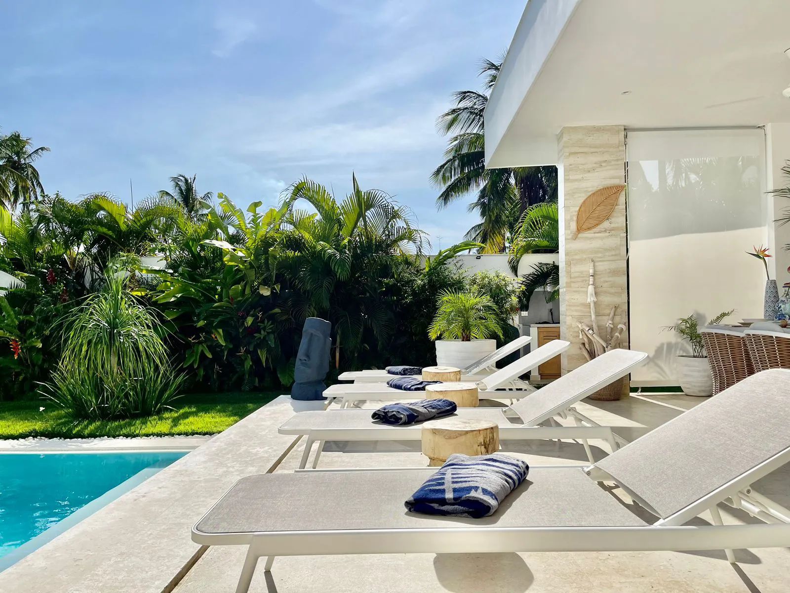 Villa de Lujo y Privacidad Absoluta a Pasos de Playa Punta Popy LAS TERRENAS,  $640 USD / noche.