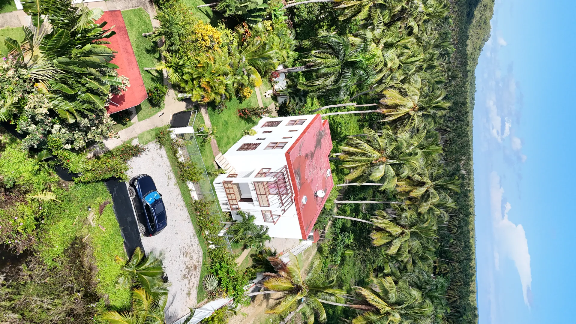 House Just 2 Minutes from the Beach – Two Independent Apartments