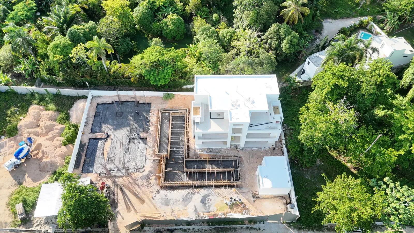 Your ideal seaside retreat in Playa Ballena is just one step away from becoming reality