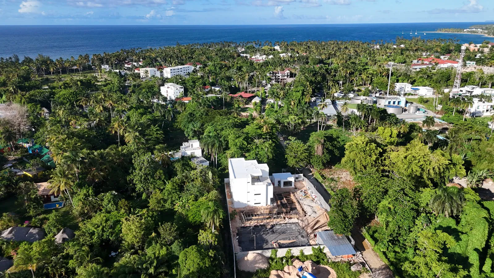 Your ideal seaside retreat in Playa Ballena is just one step away from becoming reality