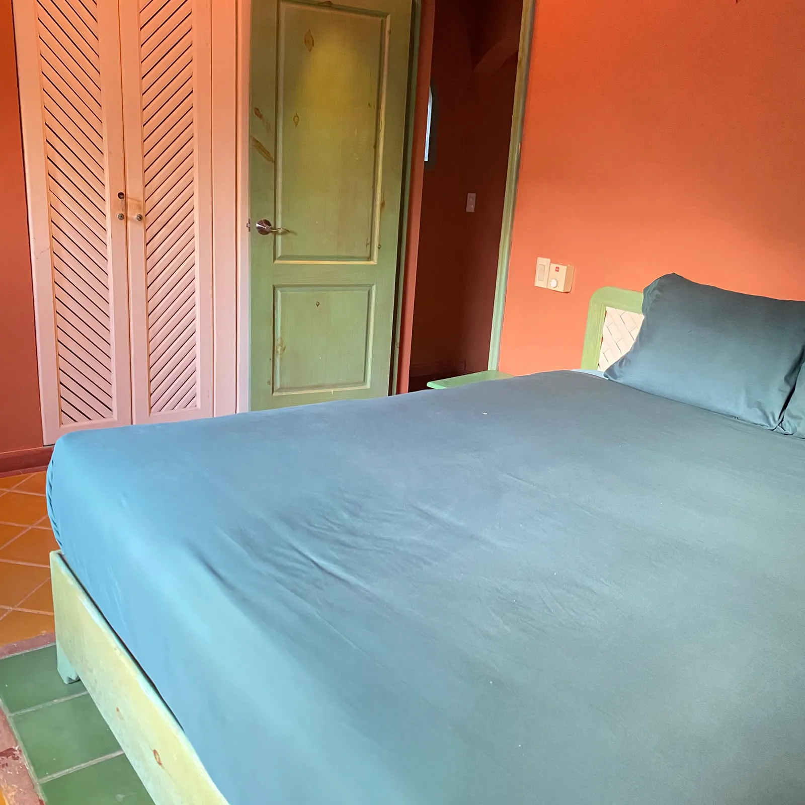 Exclusive Beachside Retreat: Fully Furnished Home with Private Bungalow Just Minutes from Playa Bonita
