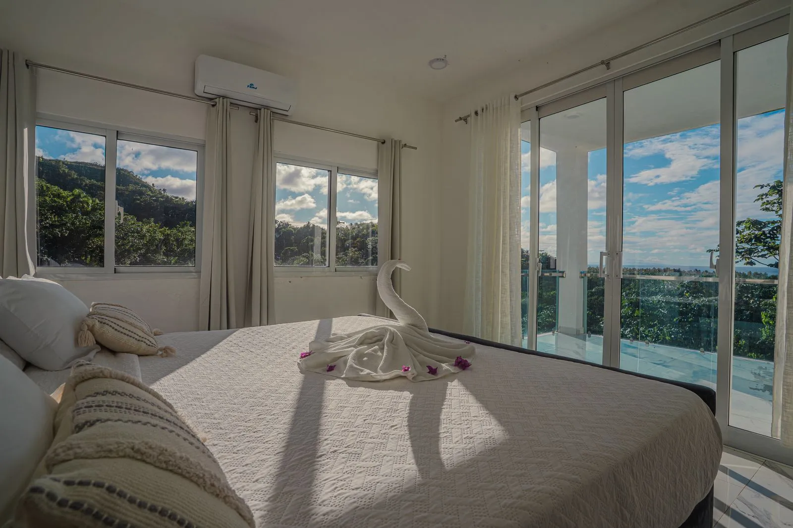 Hillside Villa with Panoramic Views of Playa Cosón | 350 m² Residence in Las Terrenas