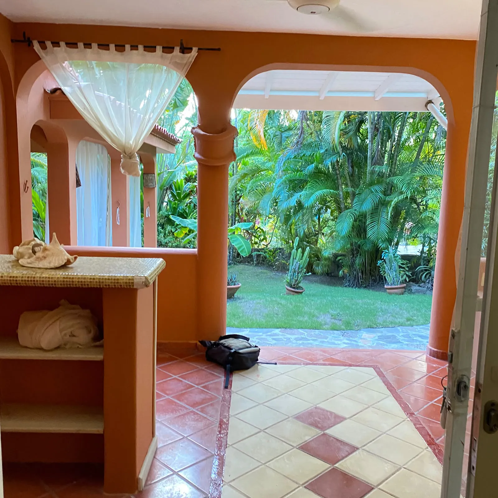 Exclusive Beachside Retreat: Fully Furnished Home with Private Bungalow Just Minutes from Playa Bonita