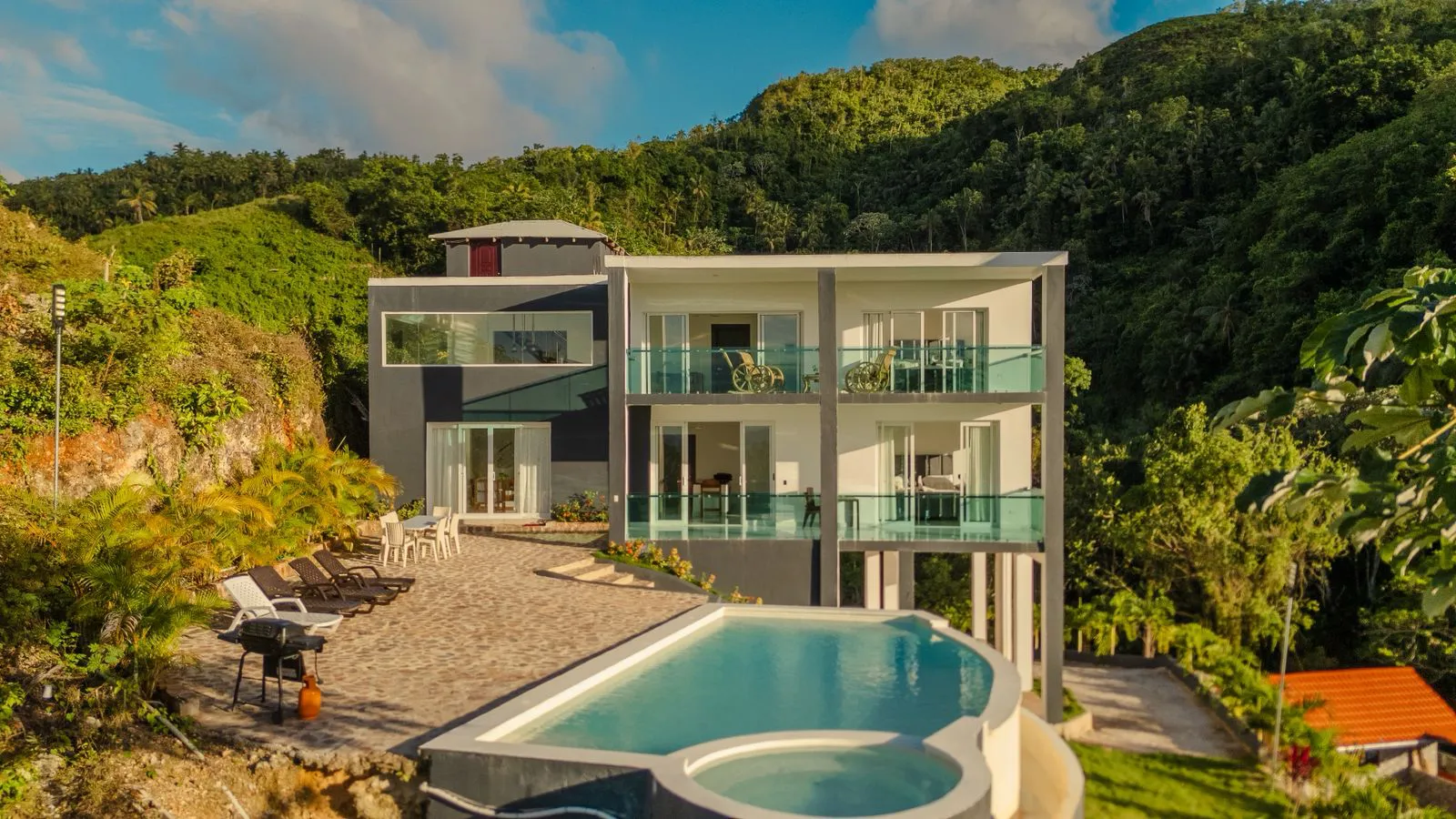 Hillside Villa with Panoramic Views of Playa Cosón | 350 m² Residence in Las Terrenas