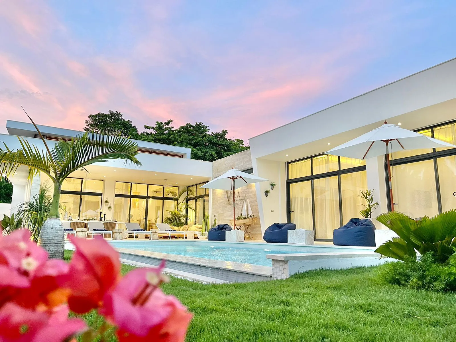 Villa de Lujo y Privacidad Absoluta a Pasos de Playa Punta Popy LAS TERRENAS,  $640 USD / noche.
