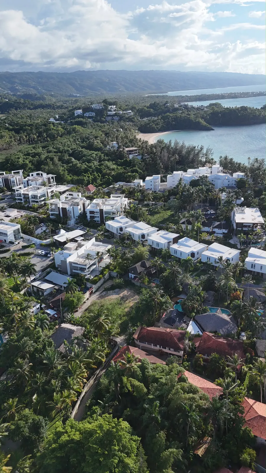 Your ideal seaside retreat in Playa Ballena is just one step away from becoming reality